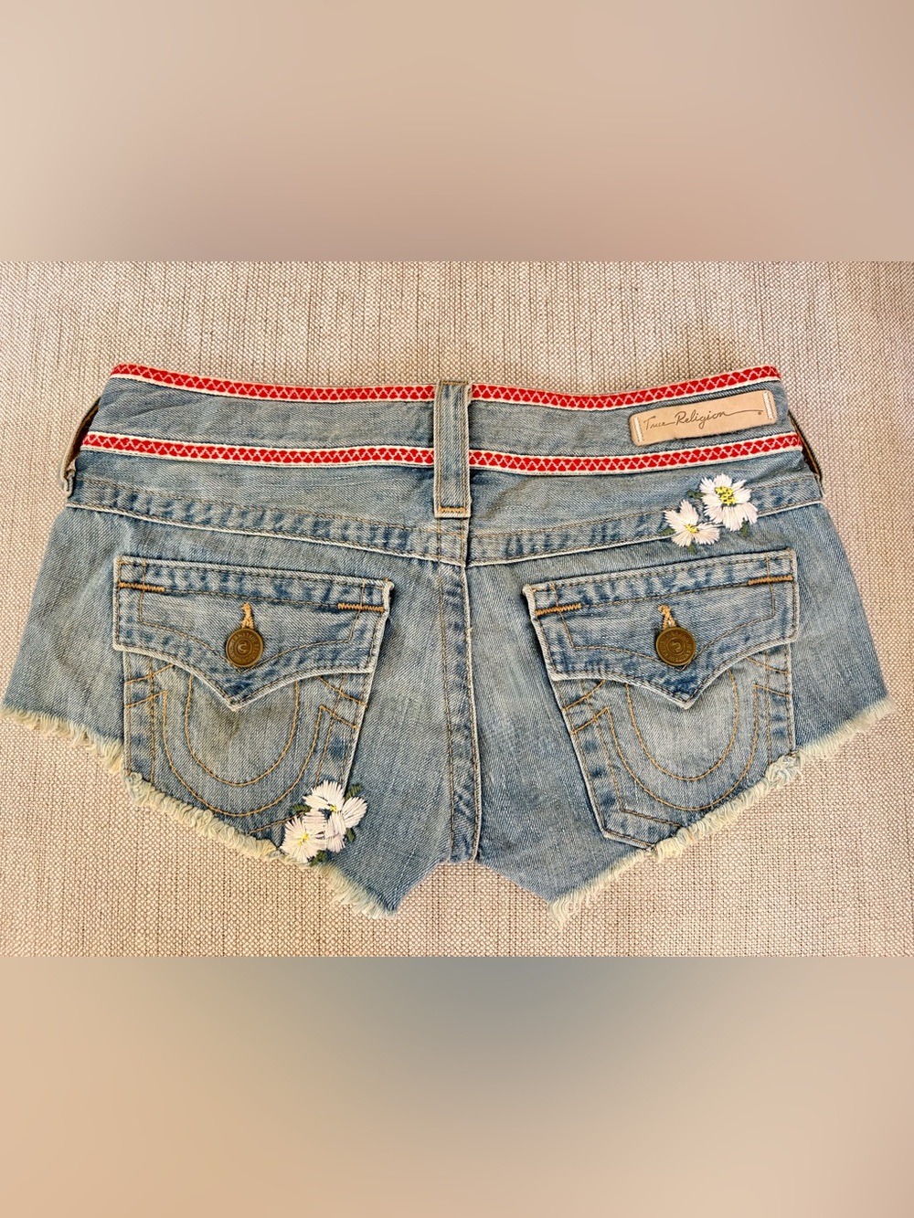 Y2K VINTAGE TRUE RELIGION "FLOWER CHILD" JOEY DAISY CUTOFF DENIM SHORTS Women 26